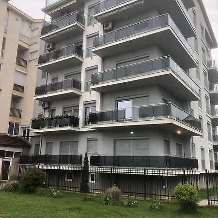 C&e Apartment *